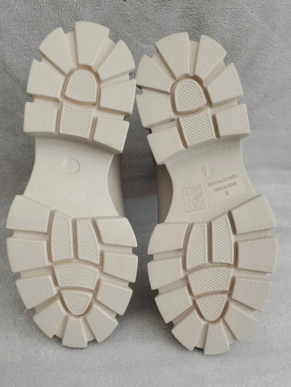 🆕️JEFFREY CAMPBELL Cream Platform Water Resistant Chelsea Lug Sole Boots SIZE:6